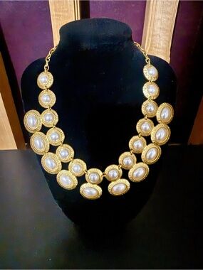 Vintage Dolce Vita Paris Faux Pearl Gold Medallion Bib Statement Necklace